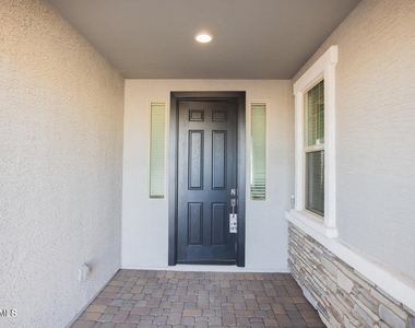 3512 N 103rd Avenue - Photo Thumbnail 2