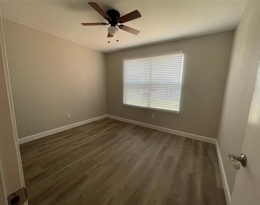 531 Cantebury Park Lane - Photo Thumbnail 6