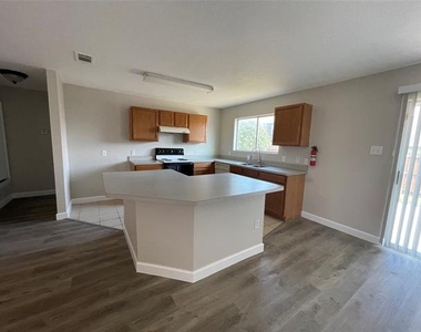 531 Cantebury Park Lane - Photo Thumbnail 2