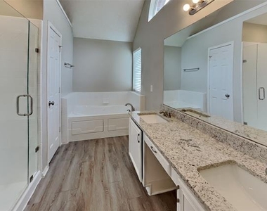 511 Brazos Street - Photo Thumbnail 9