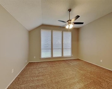 511 Brazos Street - Photo Thumbnail 8