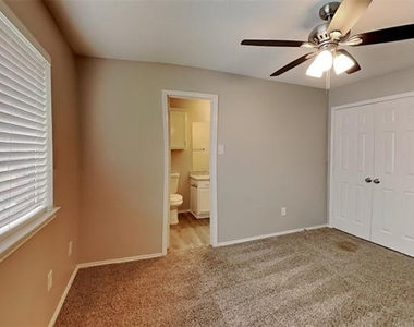 511 Brazos Street - Photo Thumbnail 14