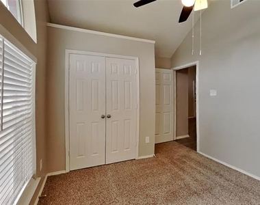 511 Brazos Street - Photo Thumbnail 10