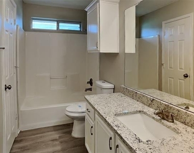 511 Brazos Street - Photo Thumbnail 12