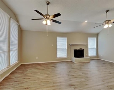 511 Brazos Street - Photo Thumbnail 4