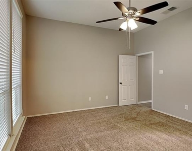 511 Brazos Street - Photo Thumbnail 7