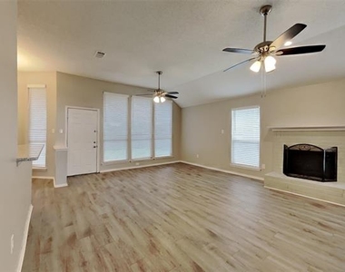 511 Brazos Street - Photo Thumbnail 2