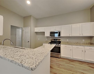 511 Brazos Street - Photo Thumbnail 5