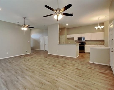 511 Brazos Street - Photo Thumbnail 3