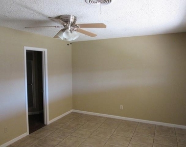 5333 Benbrook Street - Photo Thumbnail 6