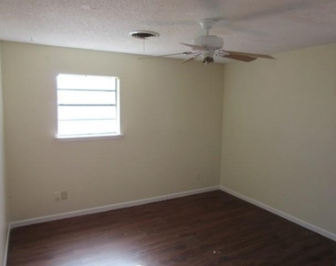 5333 Benbrook Street - Photo Thumbnail 9