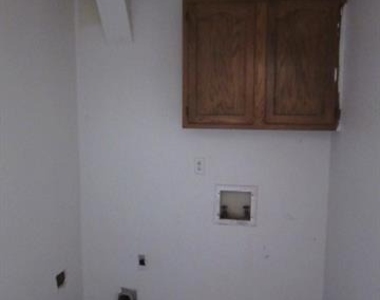 5333 Benbrook Street - Photo Thumbnail 12