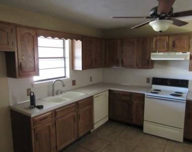 5333 Benbrook Street - Photo Thumbnail 3