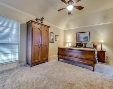 4717 Largo Drive - Photo Thumbnail 14