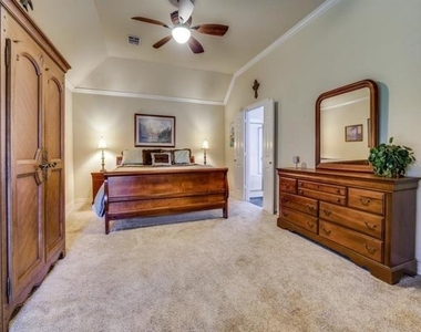 4717 Largo Drive - Photo Thumbnail 3