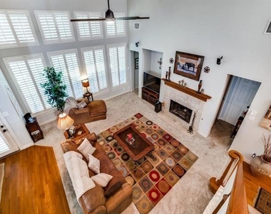 4717 Largo Drive - Photo Thumbnail 2