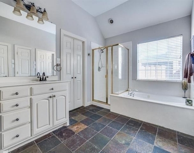 4717 Largo Drive - Photo Thumbnail 16