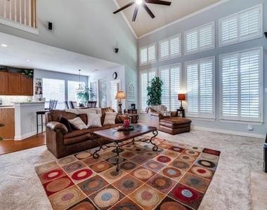 4717 Largo Drive - Photo Thumbnail 8