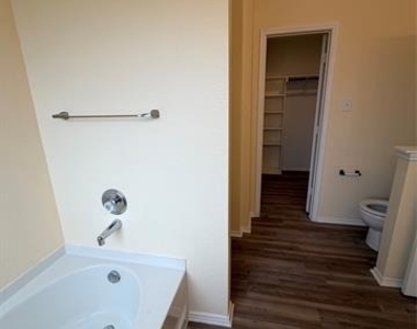 2108 Northridge Drive - Photo Thumbnail 10