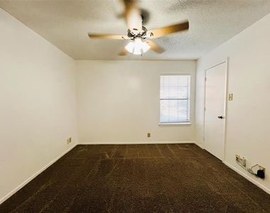 929 W Hickory Street - Photo Thumbnail 12