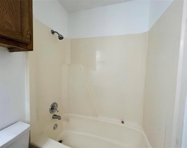 929 W Hickory Street - Photo Thumbnail 19