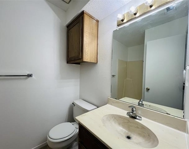 929 W Hickory Street - Photo Thumbnail 15