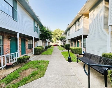 929 W Hickory Street - Photo Thumbnail 1