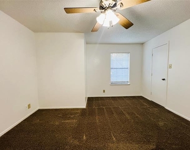 929 W Hickory Street - Photo Thumbnail 17