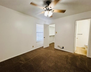 929 W Hickory Street - Photo Thumbnail 13
