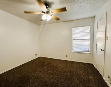 929 W Hickory Street - Photo Thumbnail 11