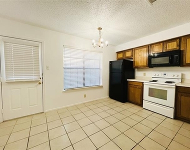 929 W Hickory Street - Photo Thumbnail 8