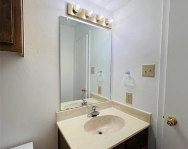 929 W Hickory Street - Photo Thumbnail 16