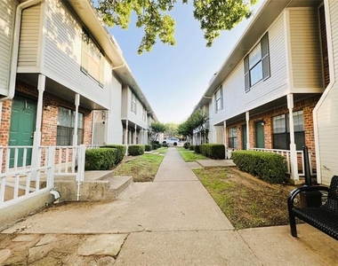 929 W Hickory Street - Photo Thumbnail 2