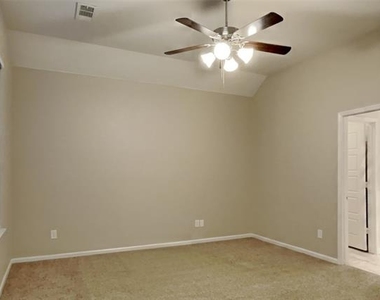 1260 Meridian Drive - Photo Thumbnail 7
