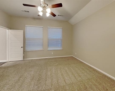 1260 Meridian Drive - Photo Thumbnail 6