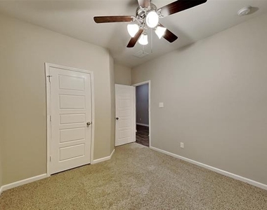 1260 Meridian Drive - Photo Thumbnail 11