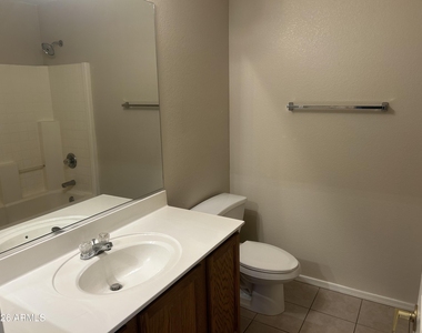 16112 N 138th Drive - Photo Thumbnail 7