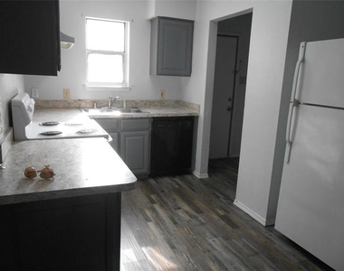 6936 Laurelhill Court N - Photo Thumbnail 3