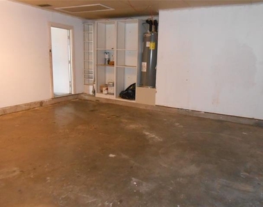 6936 Laurelhill Court N - Photo Thumbnail 11
