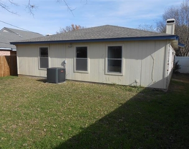6936 Laurelhill Court N - Photo Thumbnail 12