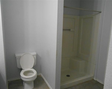 6936 Laurelhill Court N - Photo Thumbnail 6