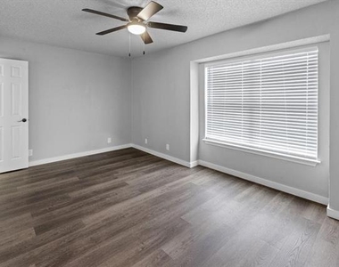 705 W Crawford Street - Photo Thumbnail 11