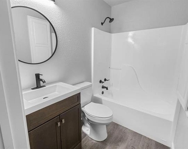 705 W Crawford Street - Photo Thumbnail 8