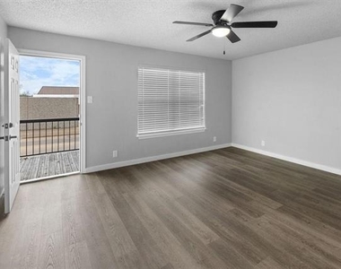705 W Crawford Street - Photo Thumbnail 7