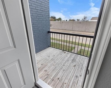 705 W Crawford Street - Photo Thumbnail 9