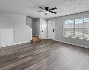 705 W Crawford Street - Photo Thumbnail 2
