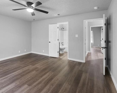 705 W Crawford Street - Photo Thumbnail 10