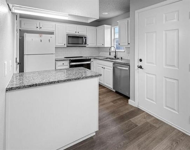 705 W Crawford Street - Photo Thumbnail 3