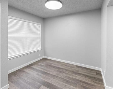 705 W Crawford Street - Photo Thumbnail 4
