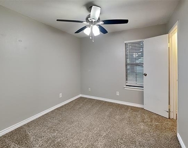 505 Yellowstone Drive - Photo Thumbnail 11